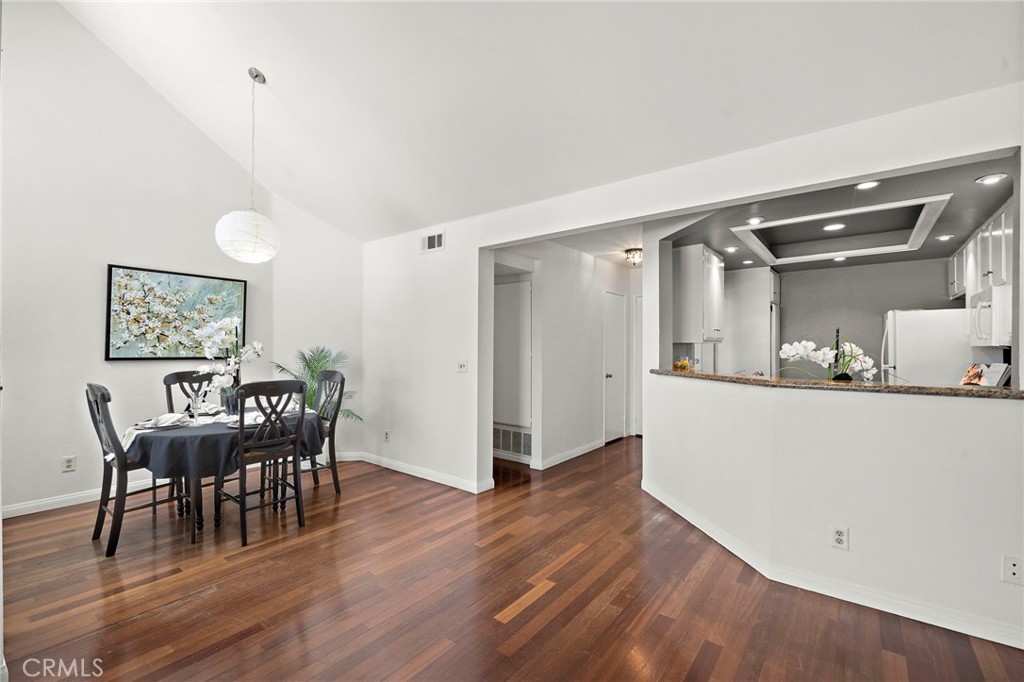 1100 Newport Avenue 404