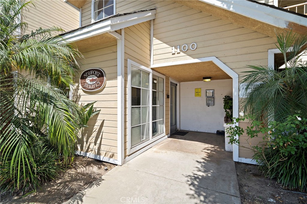 1100 Newport Avenue 404