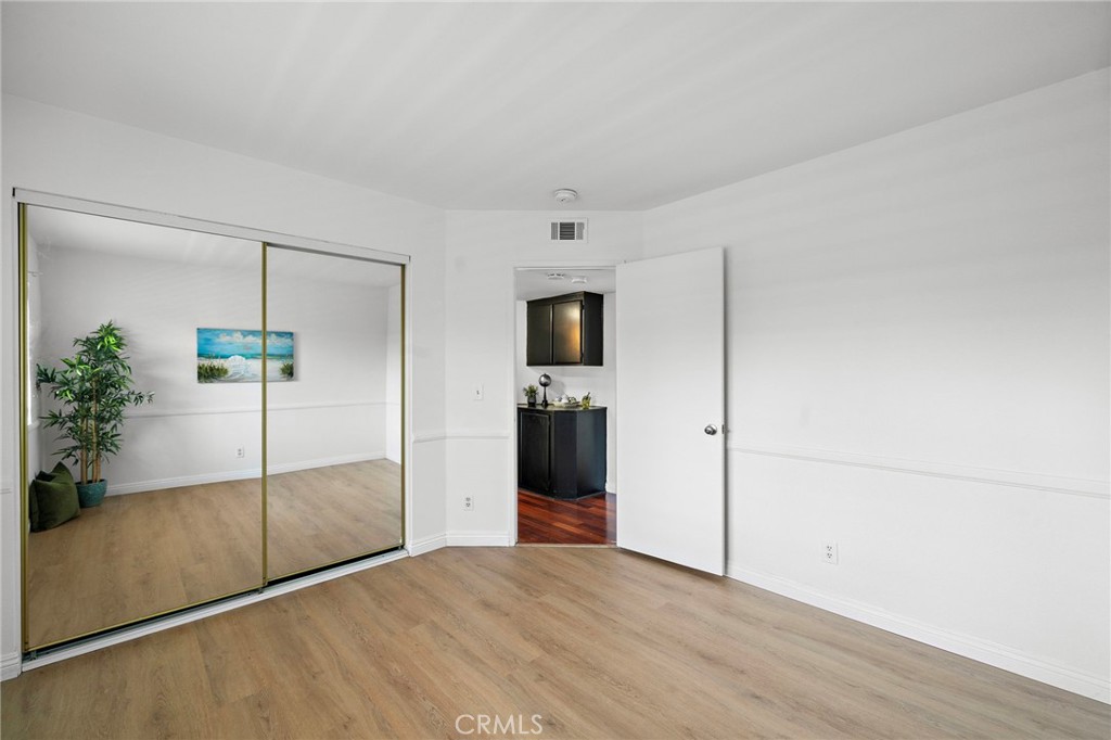 1100 Newport Avenue 404