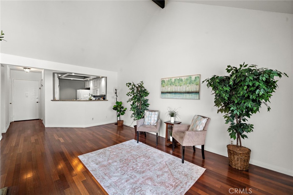 1100 Newport Avenue 404