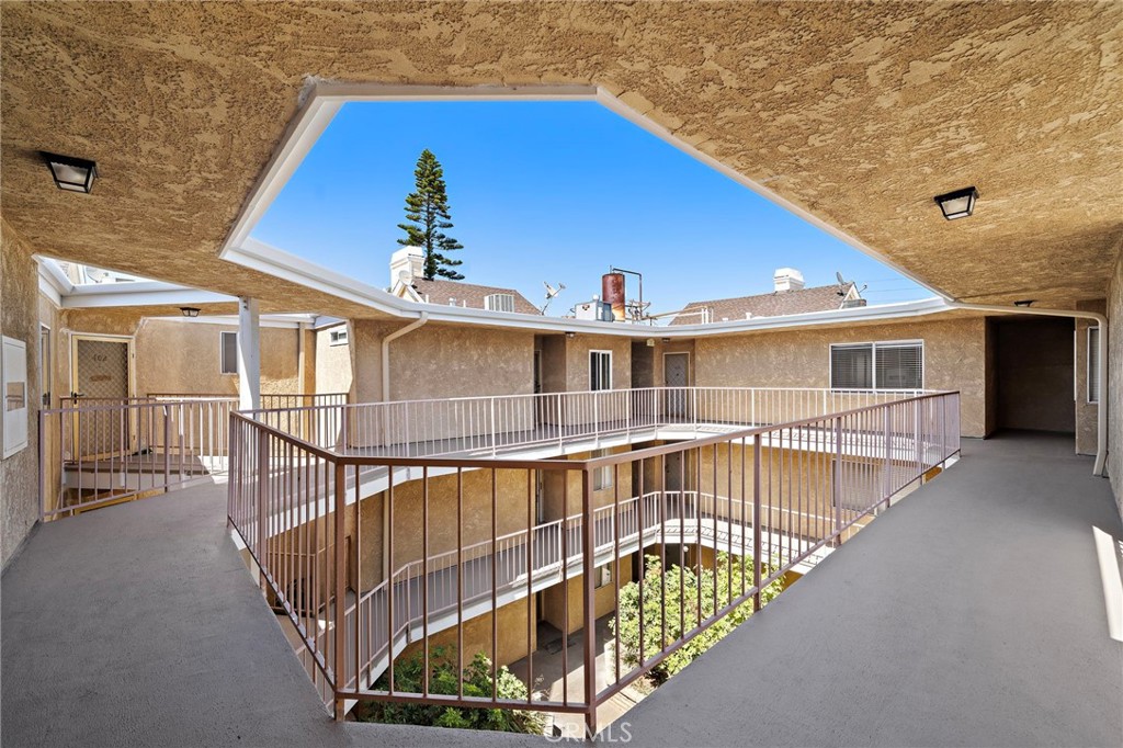 1100 Newport Avenue 404