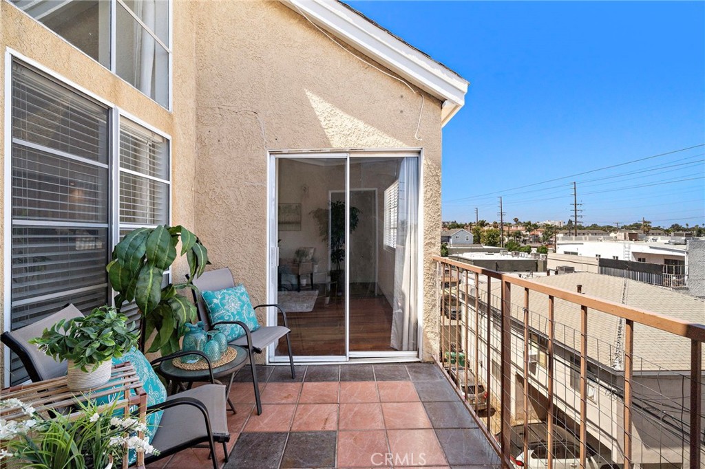1100 Newport Avenue 404