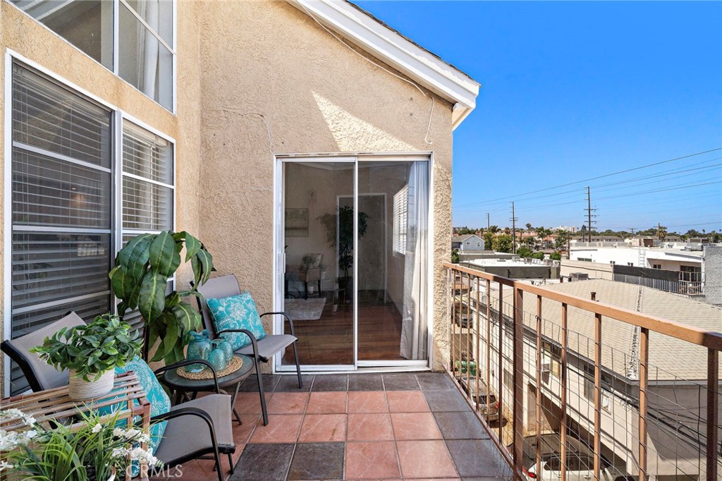1100 Newport Avenue 404