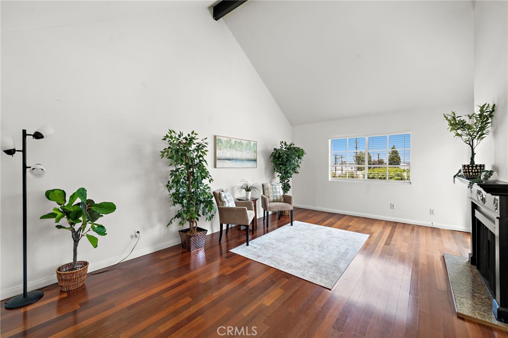 1100 Newport Avenue 404