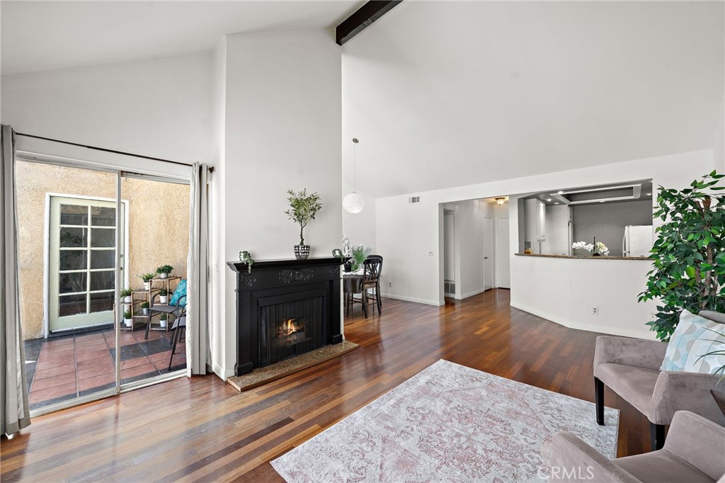 1100 Newport Avenue 404
