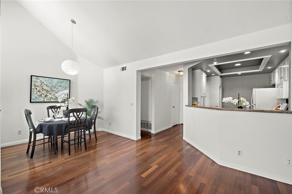 1100 Newport Avenue 404
