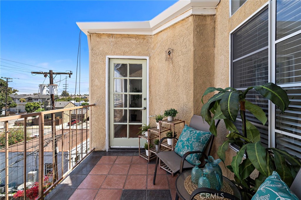 1100 Newport Avenue 404