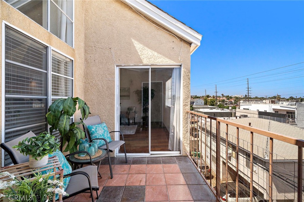 1100 Newport Avenue 404