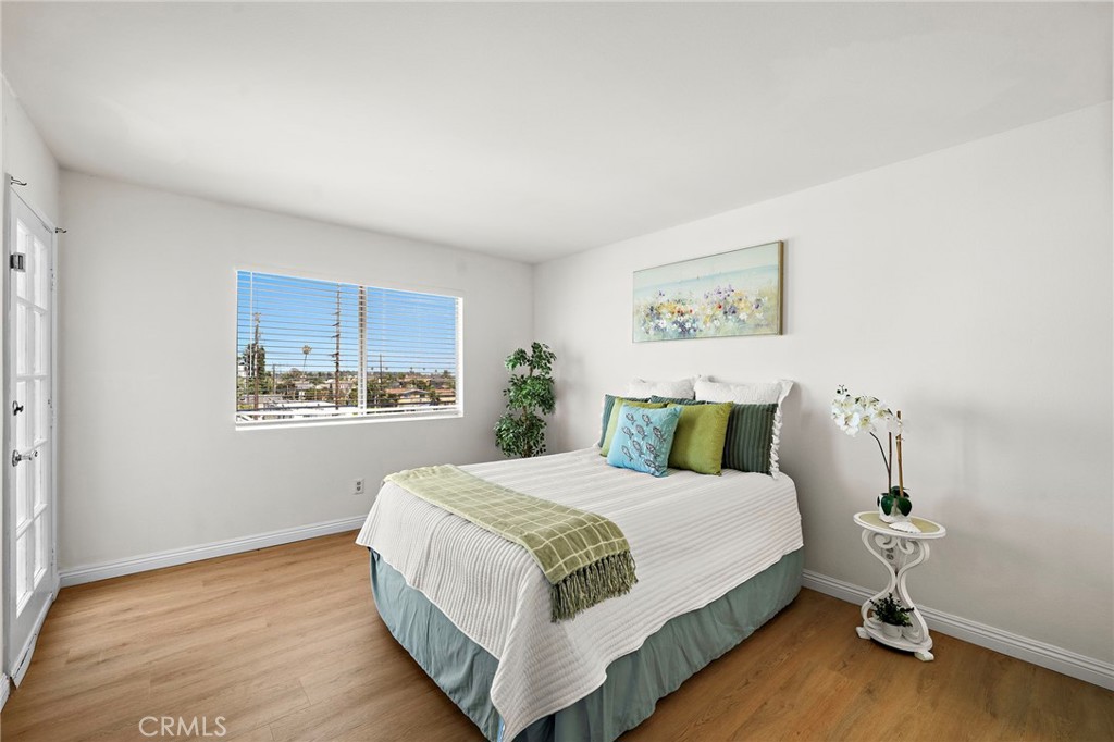 1100 Newport Avenue 404