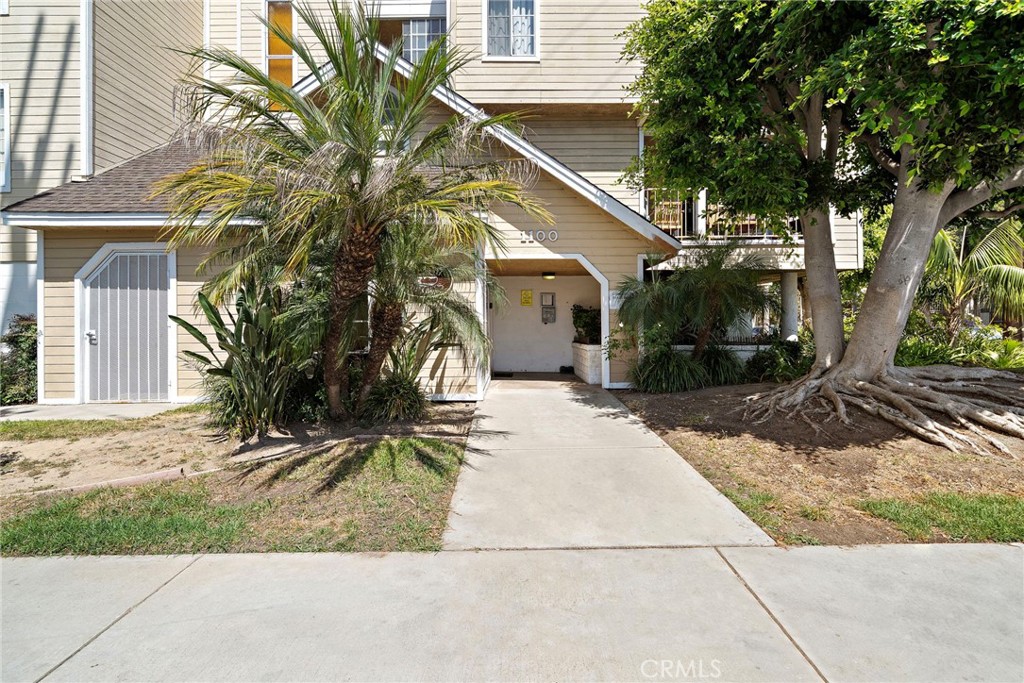 1100 Newport Avenue 404