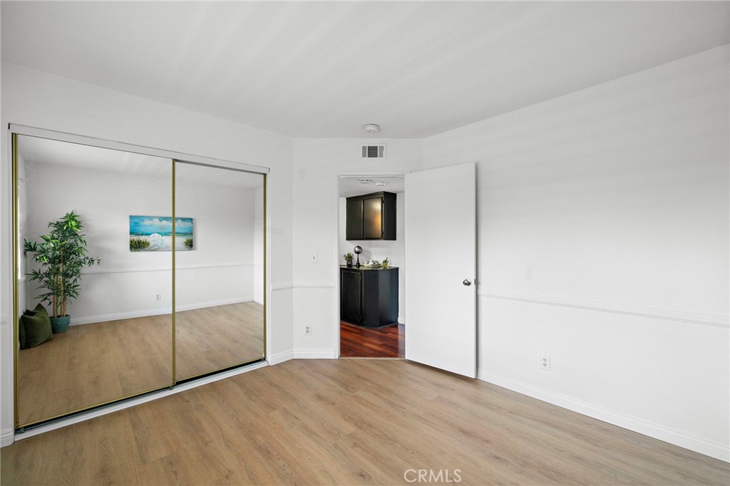 1100 Newport Avenue 404