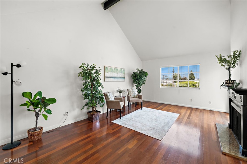 1100 Newport Avenue 404