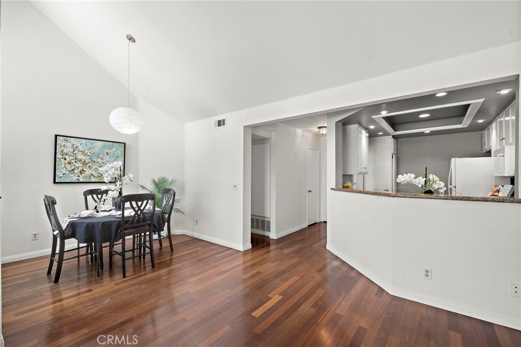 1100 Newport Avenue 404