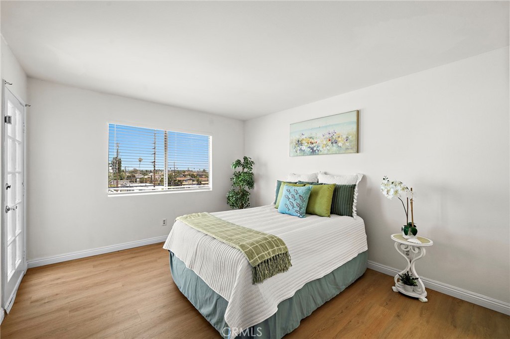 1100 Newport Avenue 404