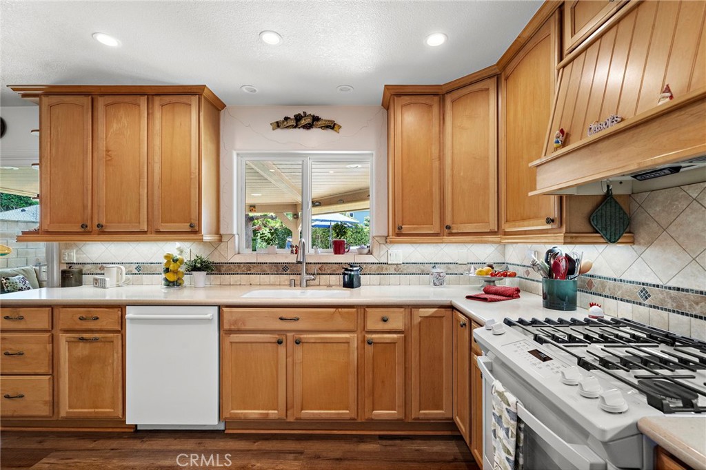 9690 Dove Circle