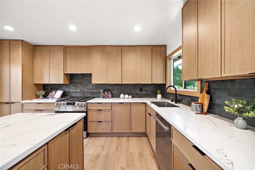 6841 Bonnie Drive