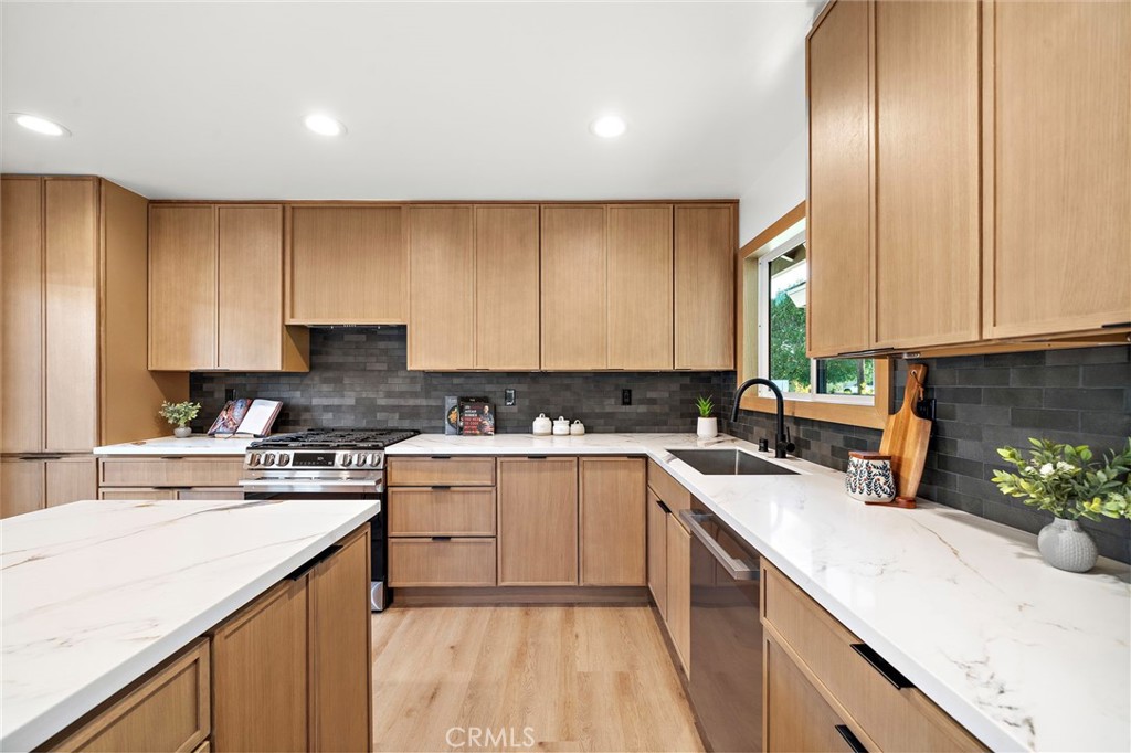 6841 Bonnie Drive
