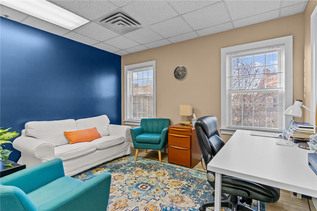 400 Massasoit Avenue 111