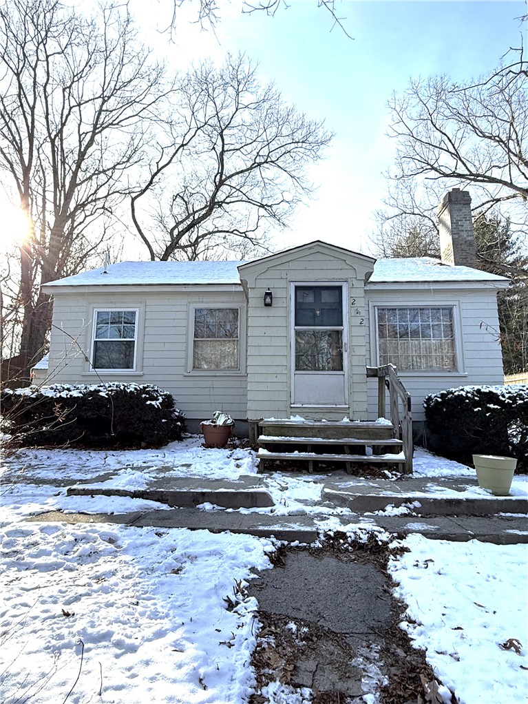 212 Farnum Pike