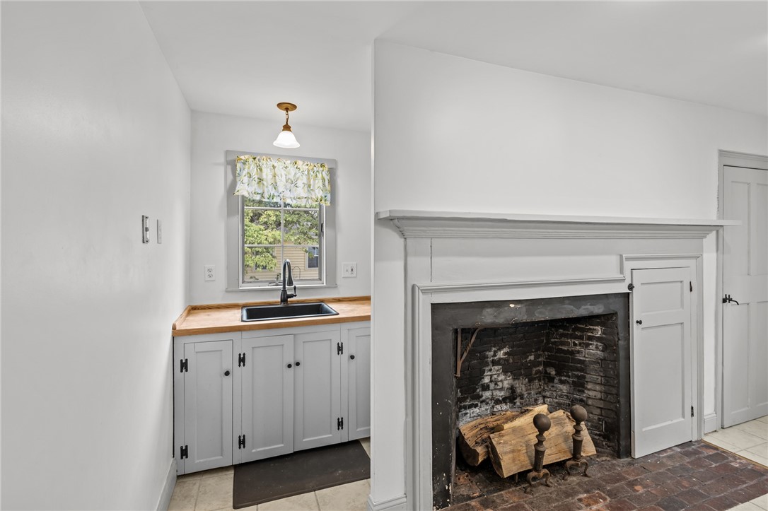 189 Danielson Pike