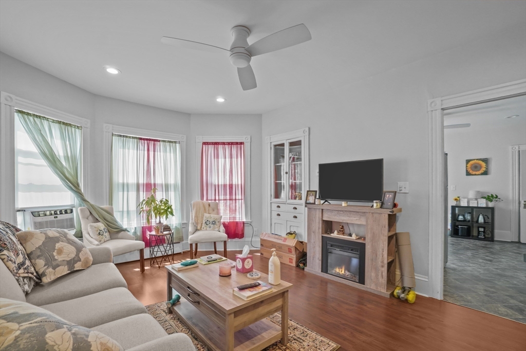32 Cottage St