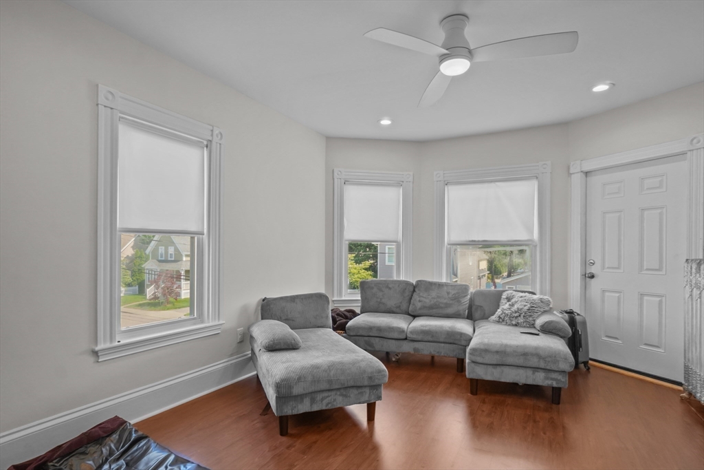 32 Cottage St