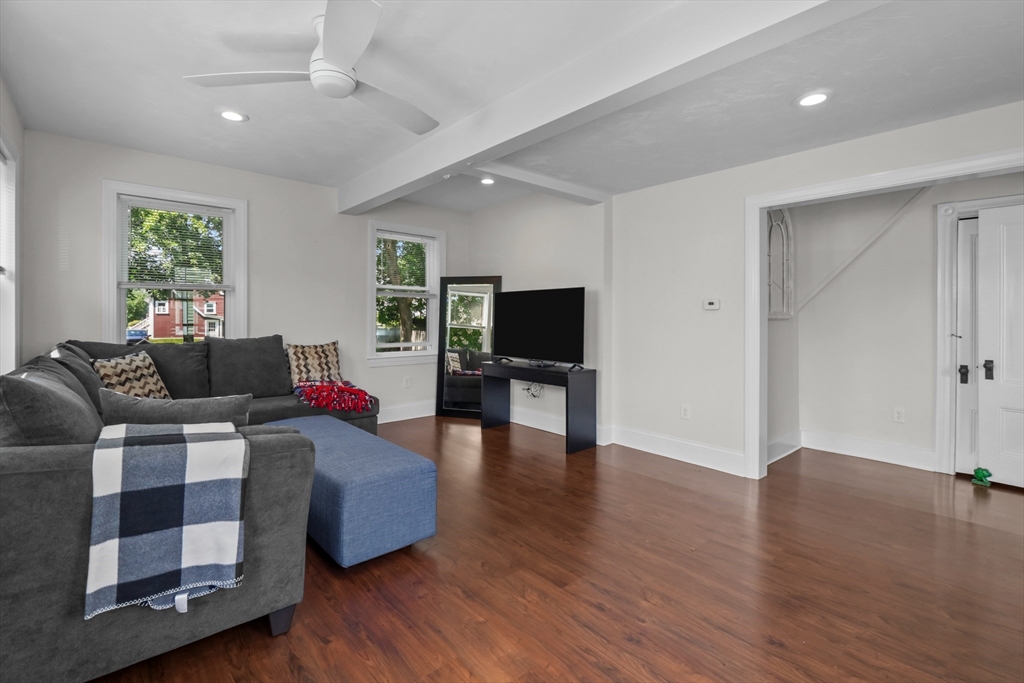 32 Cottage St