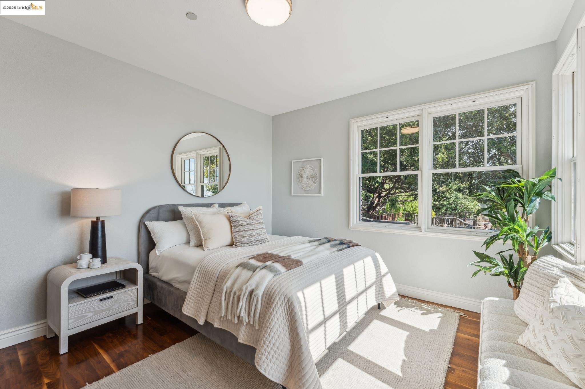 18 Woodside Glen Ct