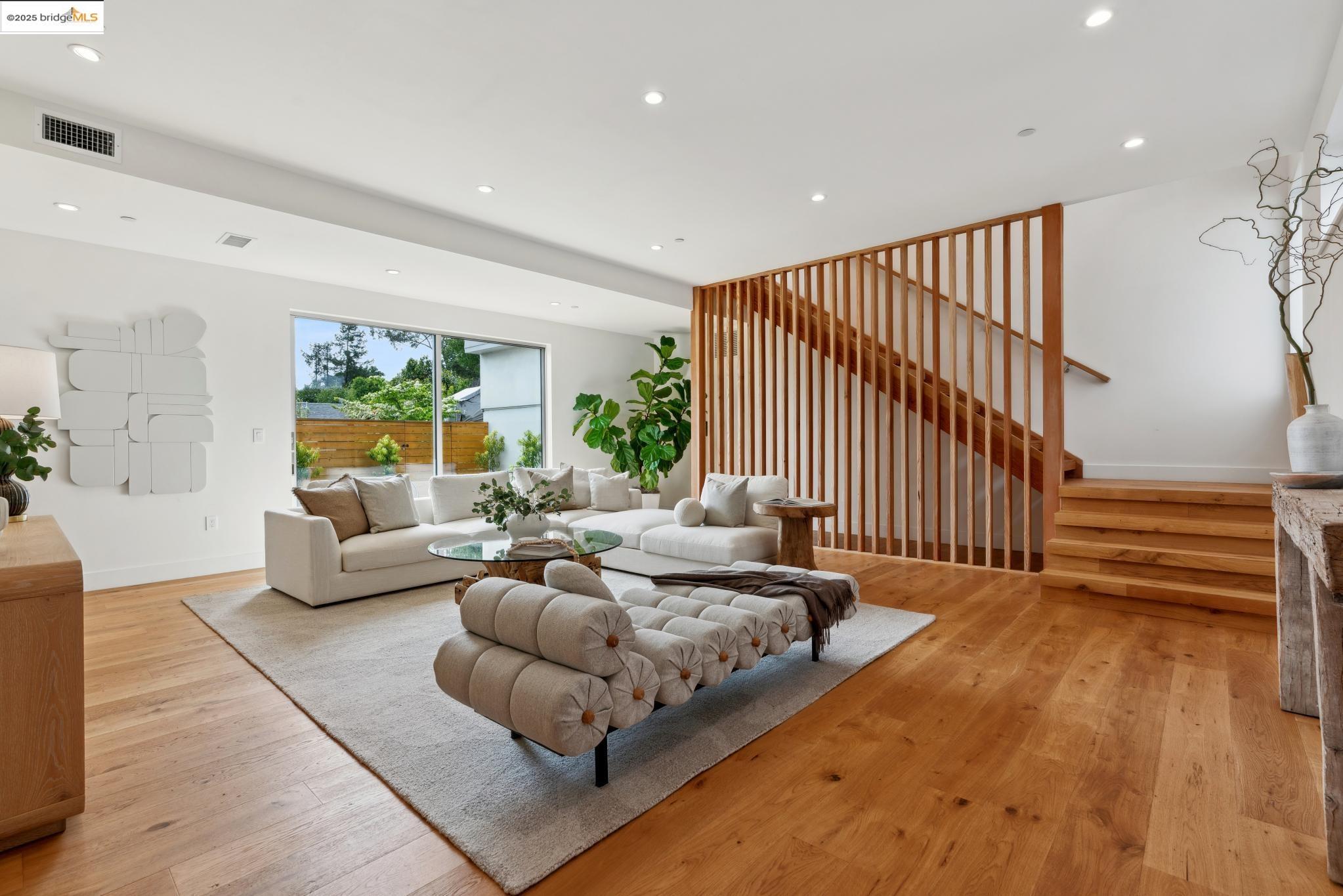 4241 Maple Ave