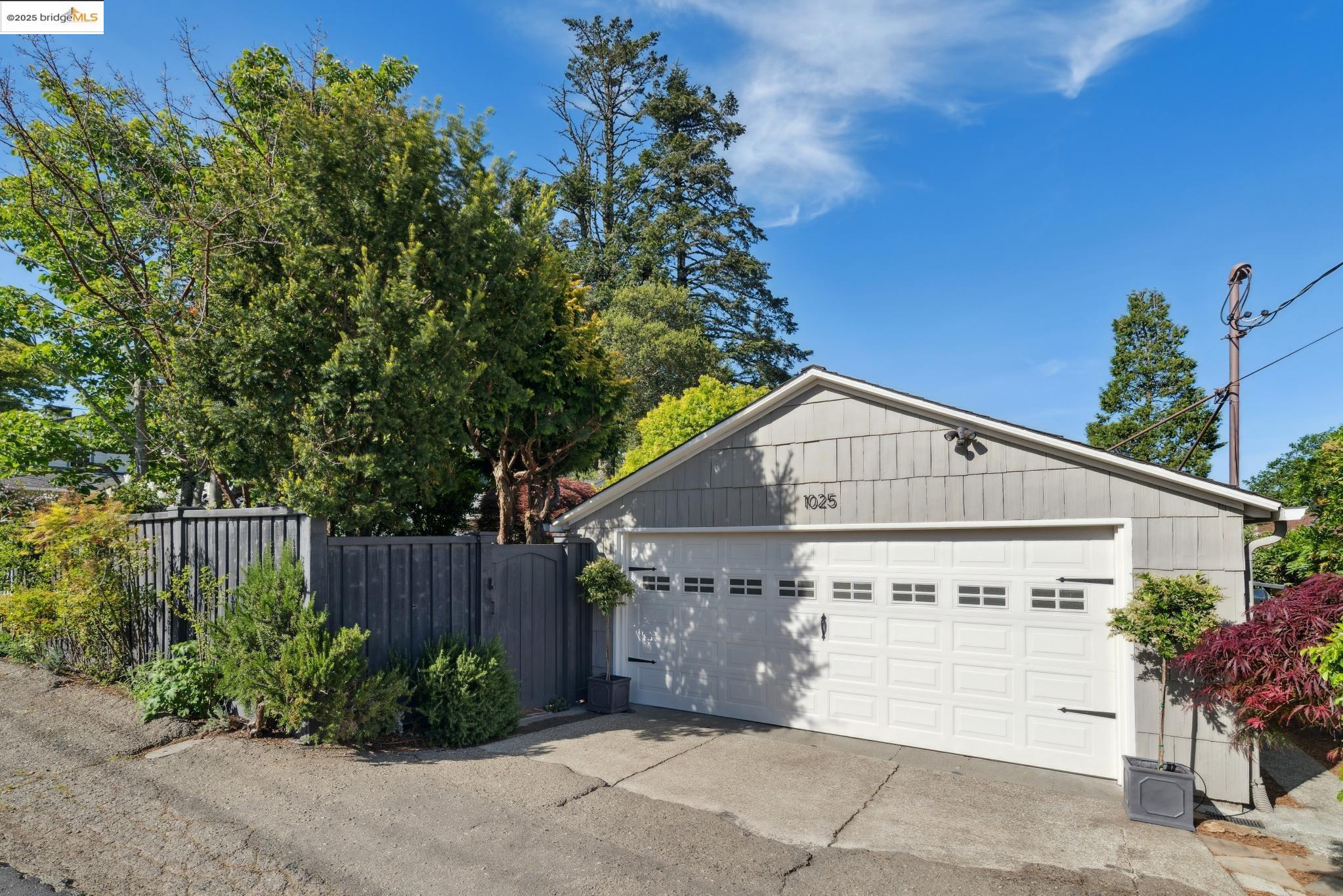 1025 Creston Rd