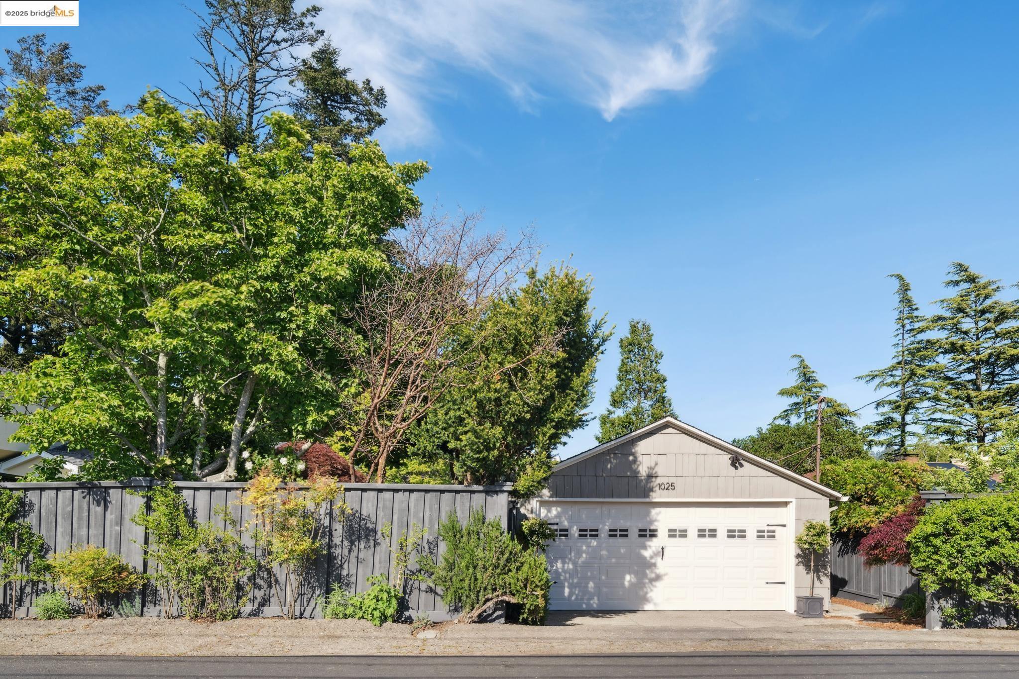 1025 Creston Rd