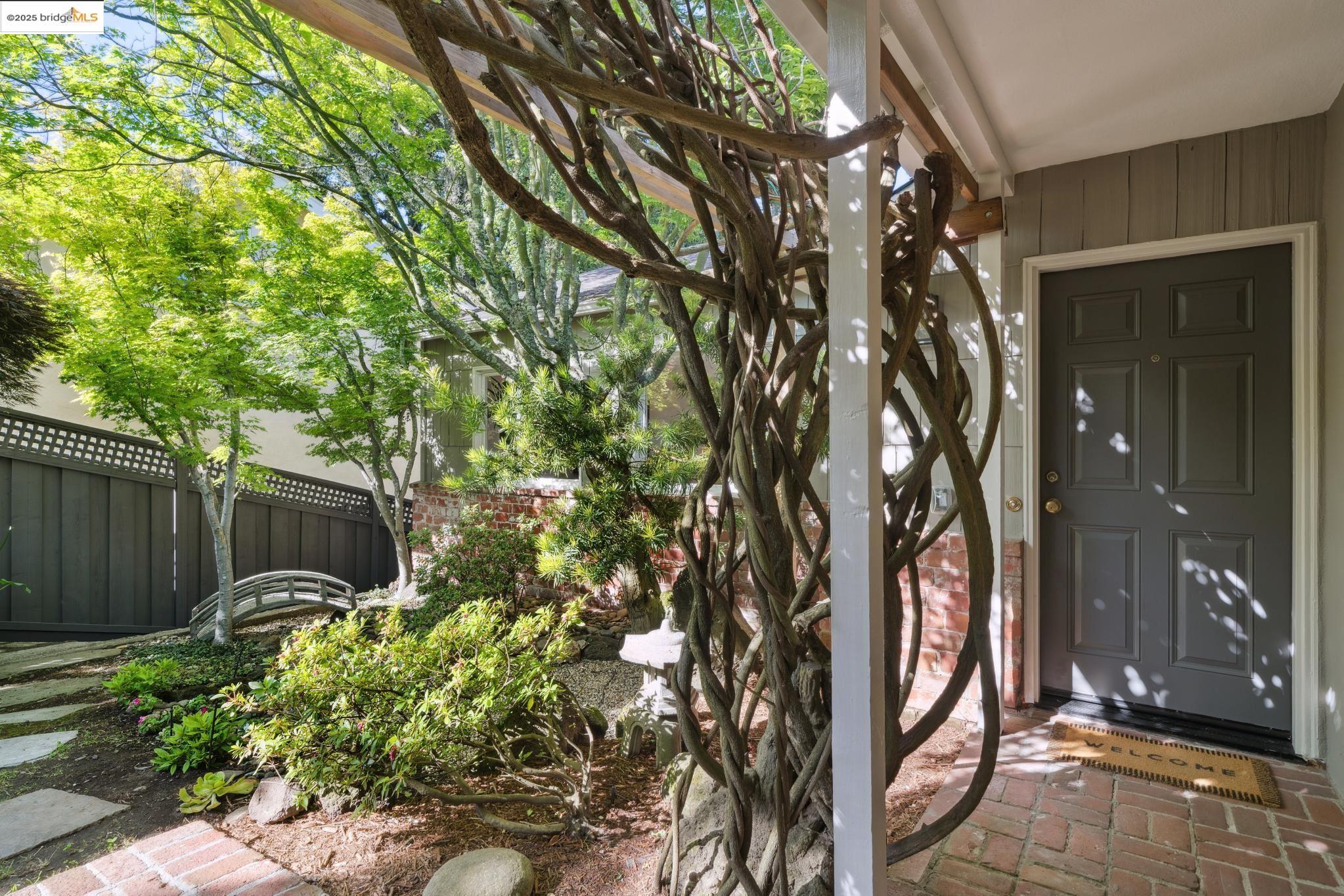 1025 Creston Rd