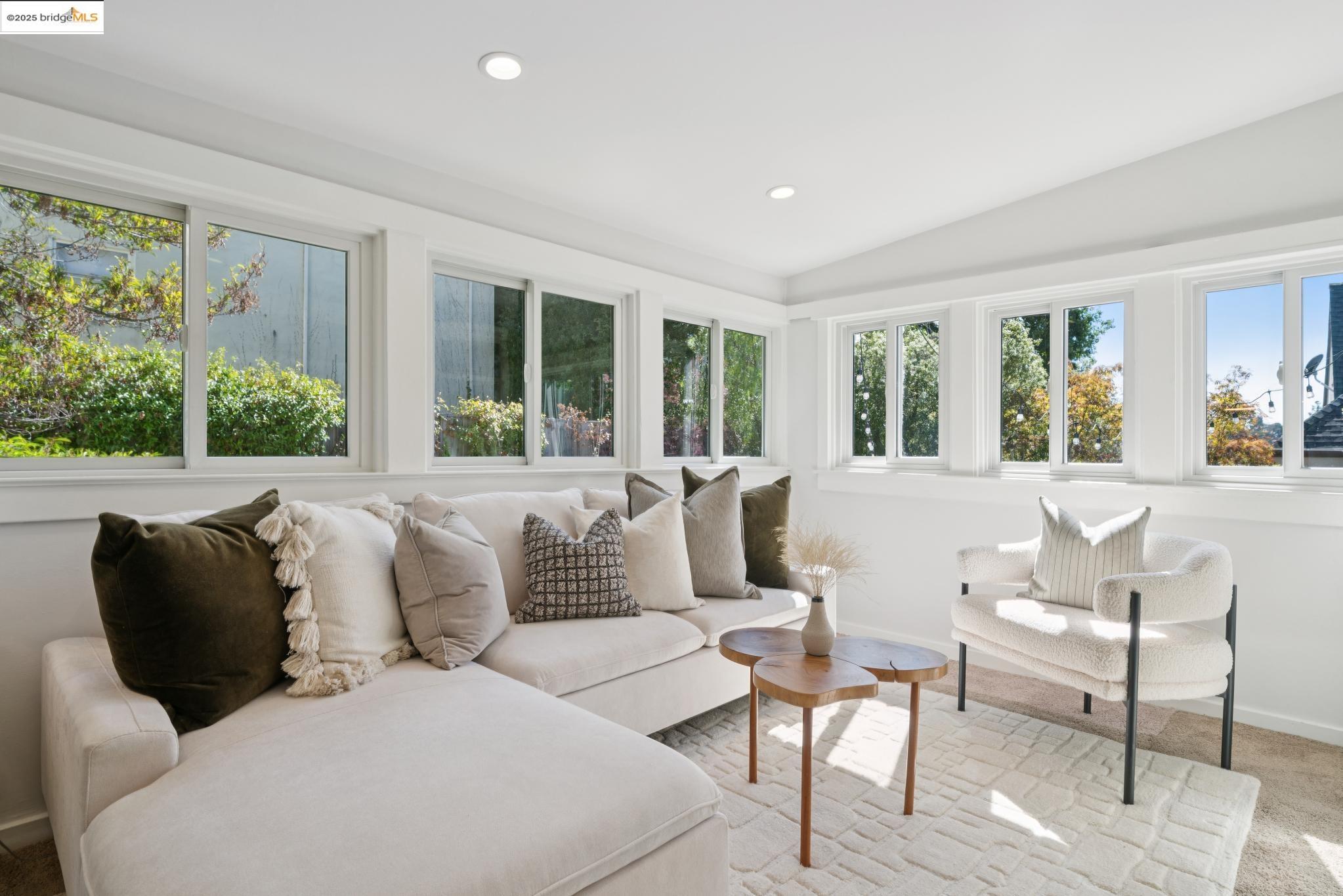 945 Sunnyhills Rd