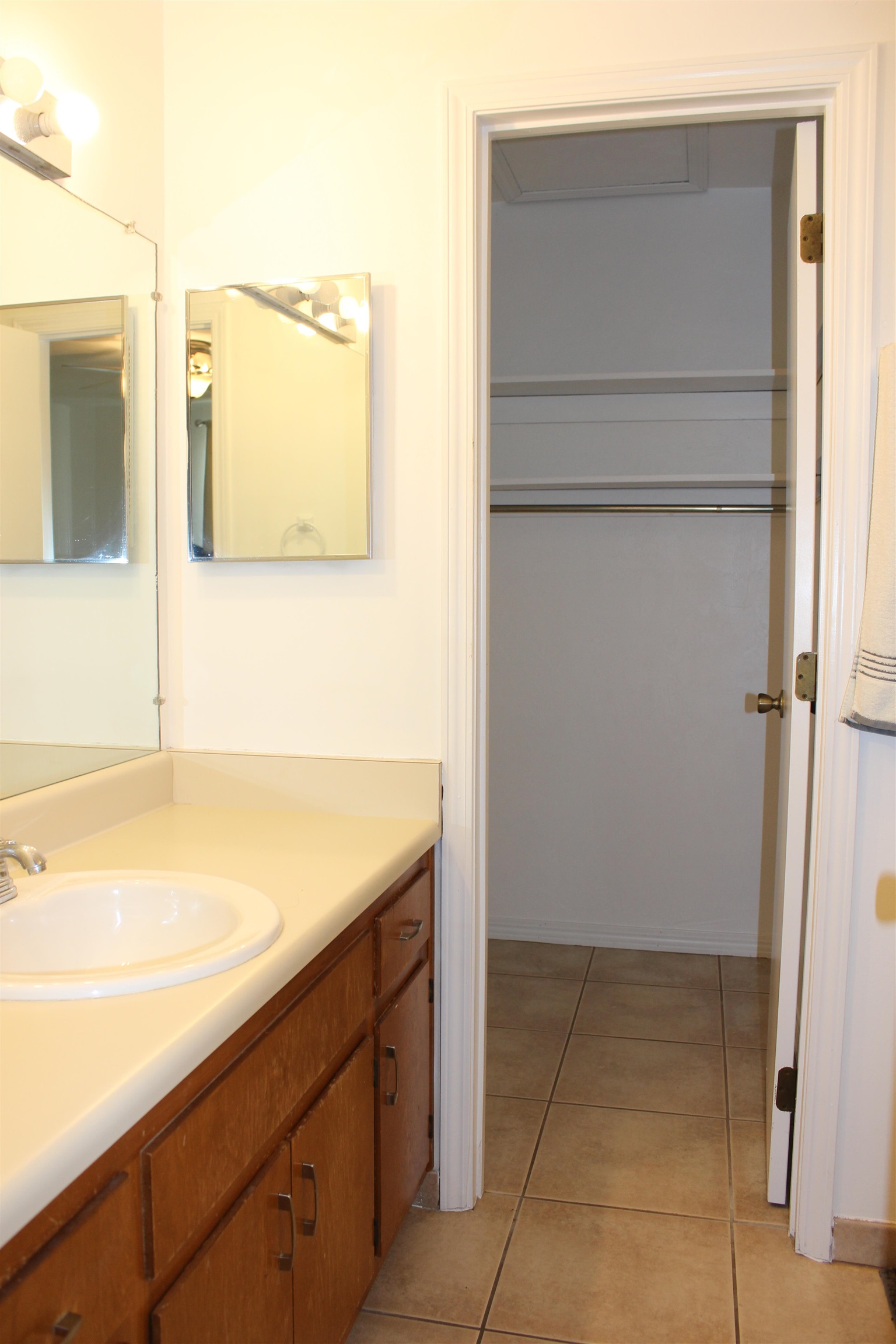 1102 Greentree Court Unit: H