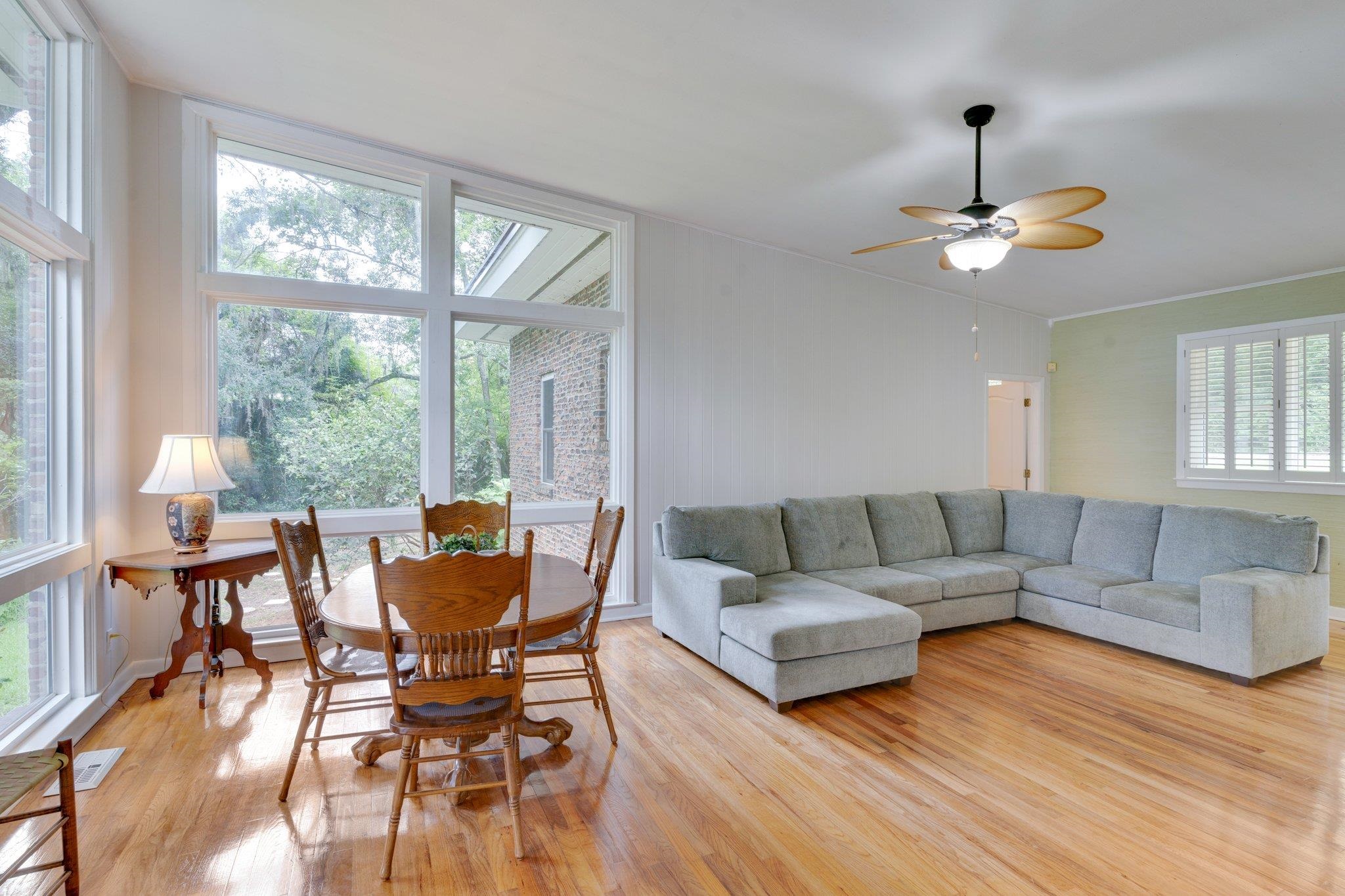 3216 Lakeshore Drive