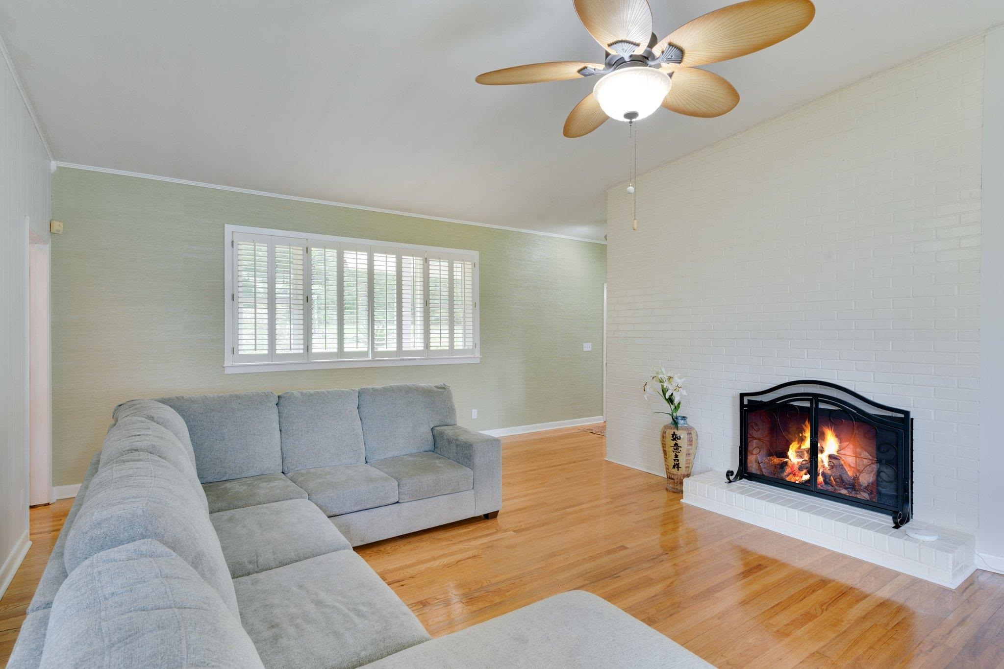 3216 Lakeshore Drive