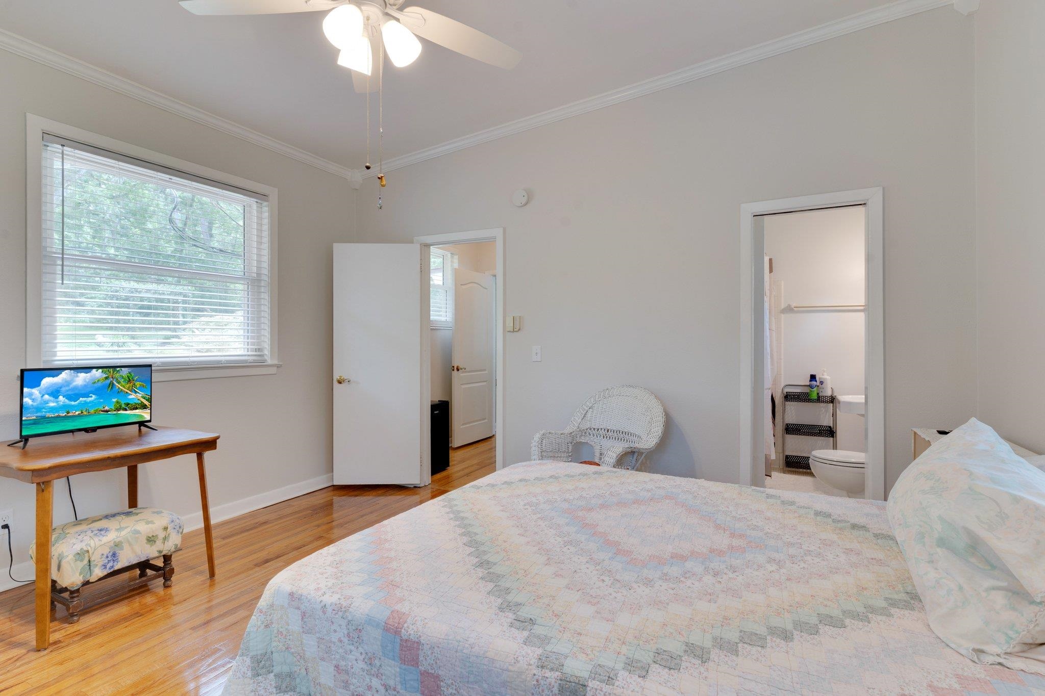 3216 Lakeshore Drive