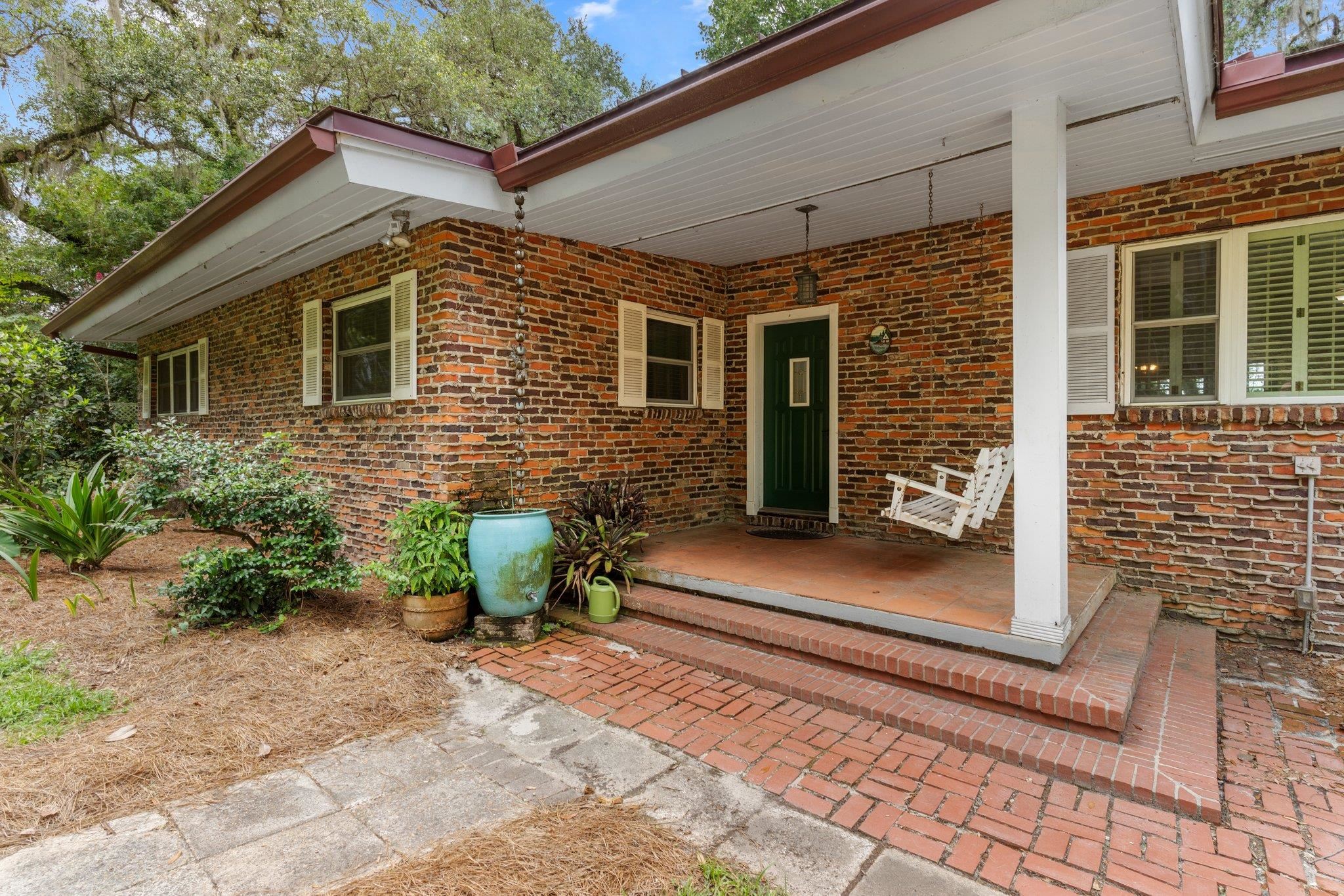 3216 Lakeshore Drive