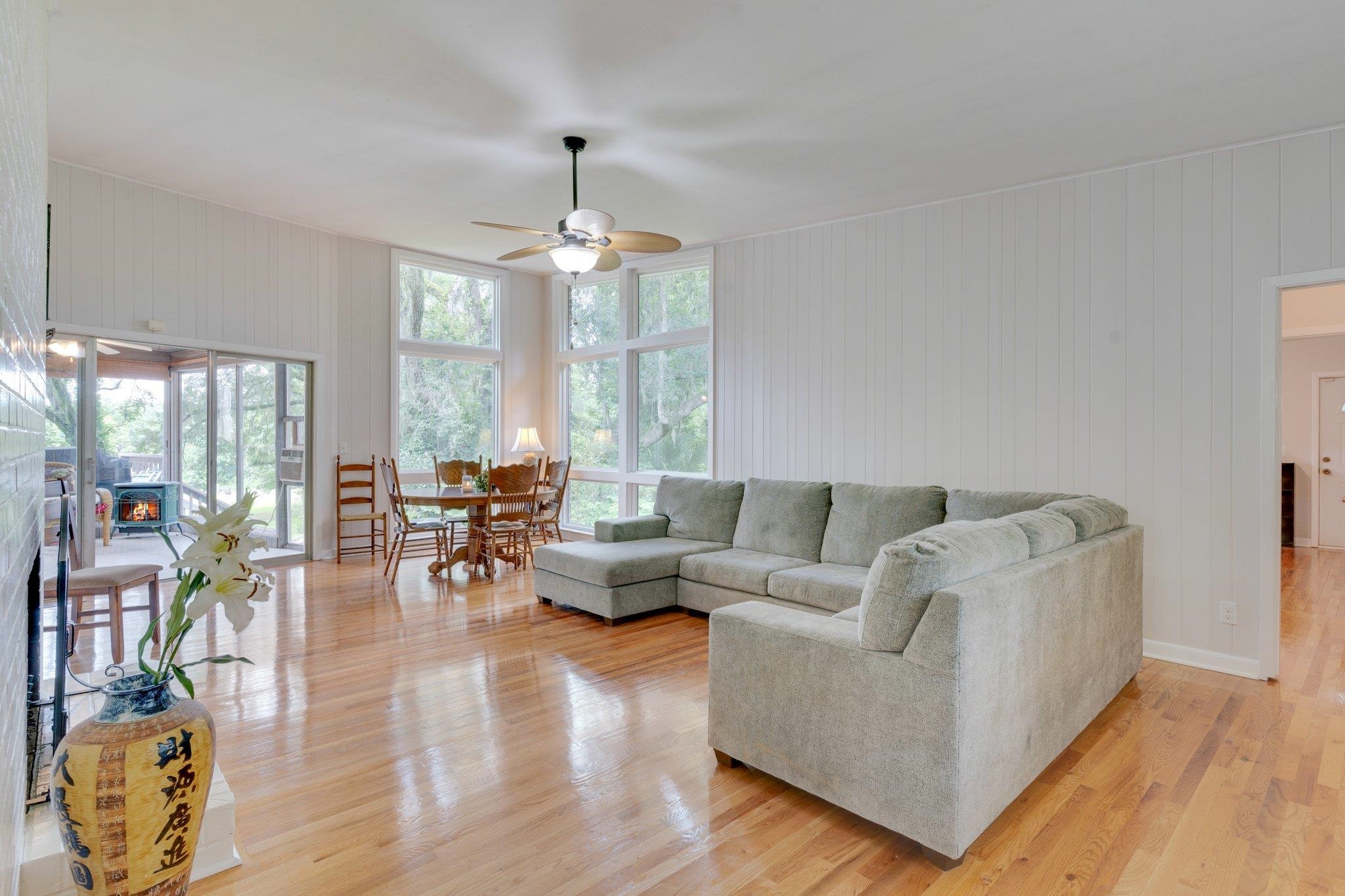 3216 Lakeshore Drive