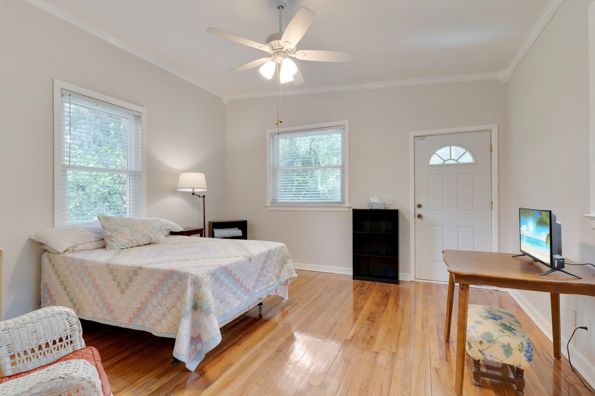 3216 Lakeshore Drive