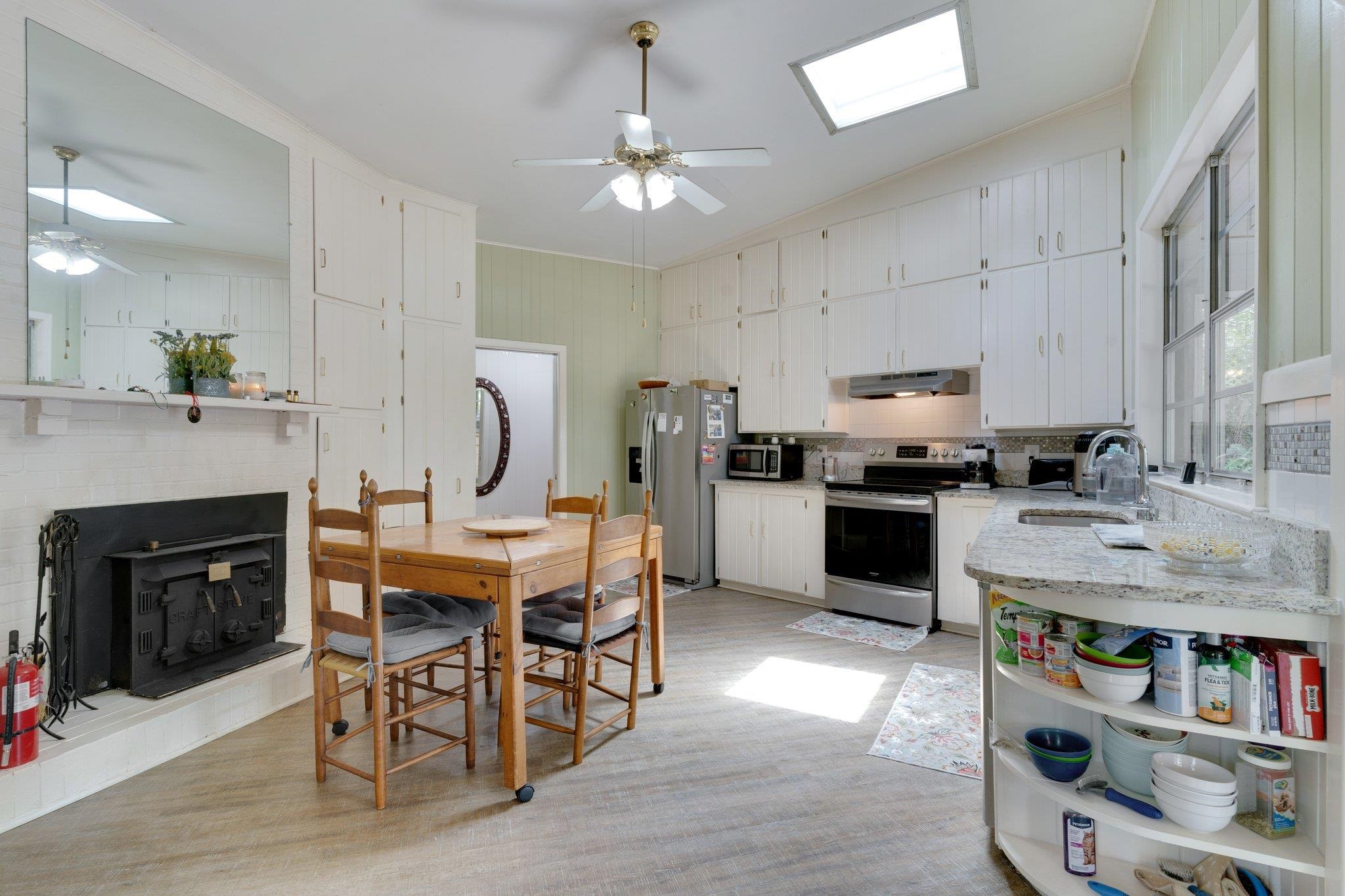 3216 Lakeshore Drive