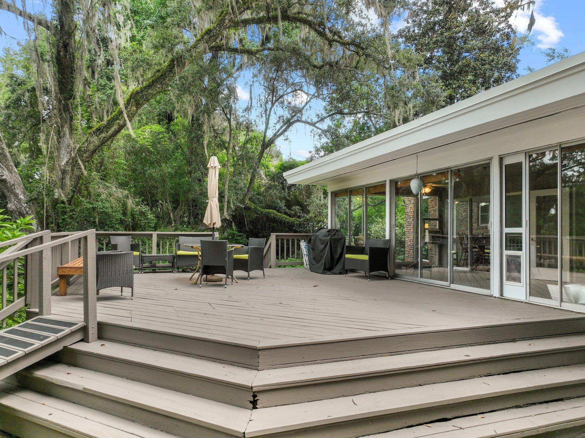 3216 Lakeshore Drive