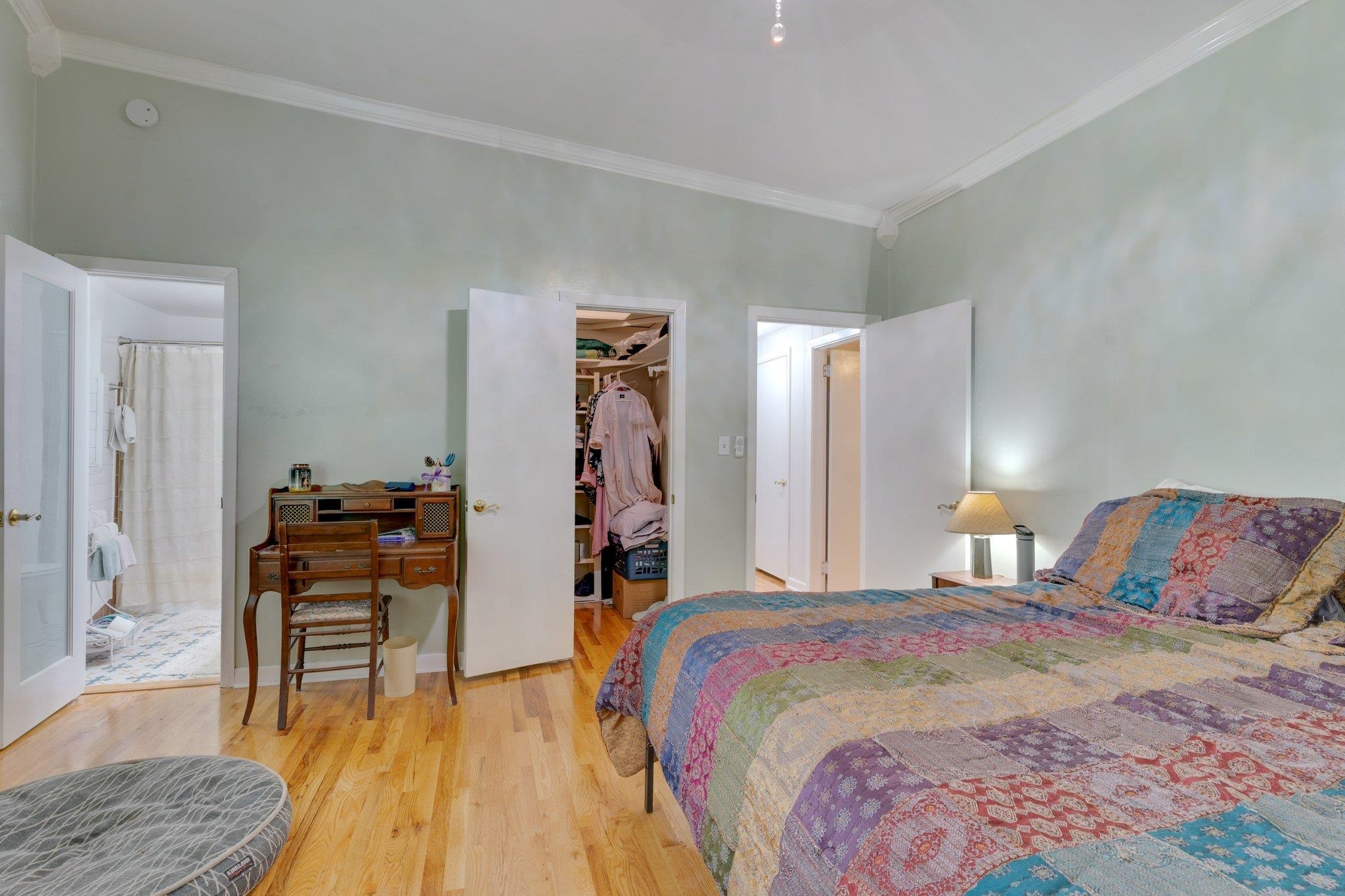 3216 Lakeshore Drive