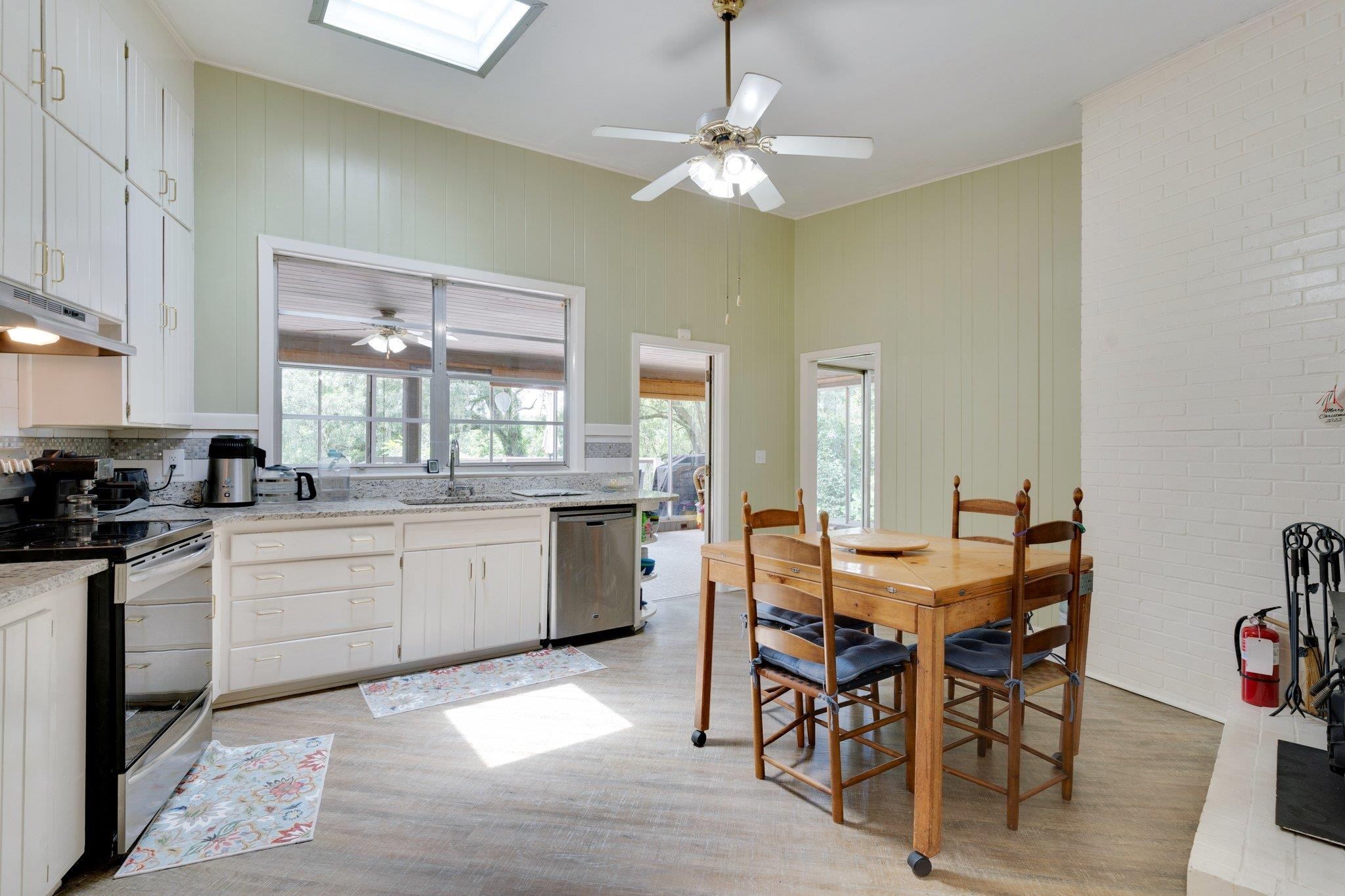 3216 Lakeshore Drive