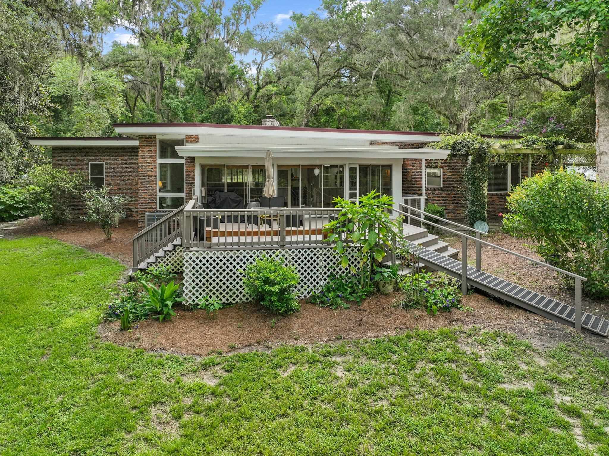 3216 Lakeshore Drive