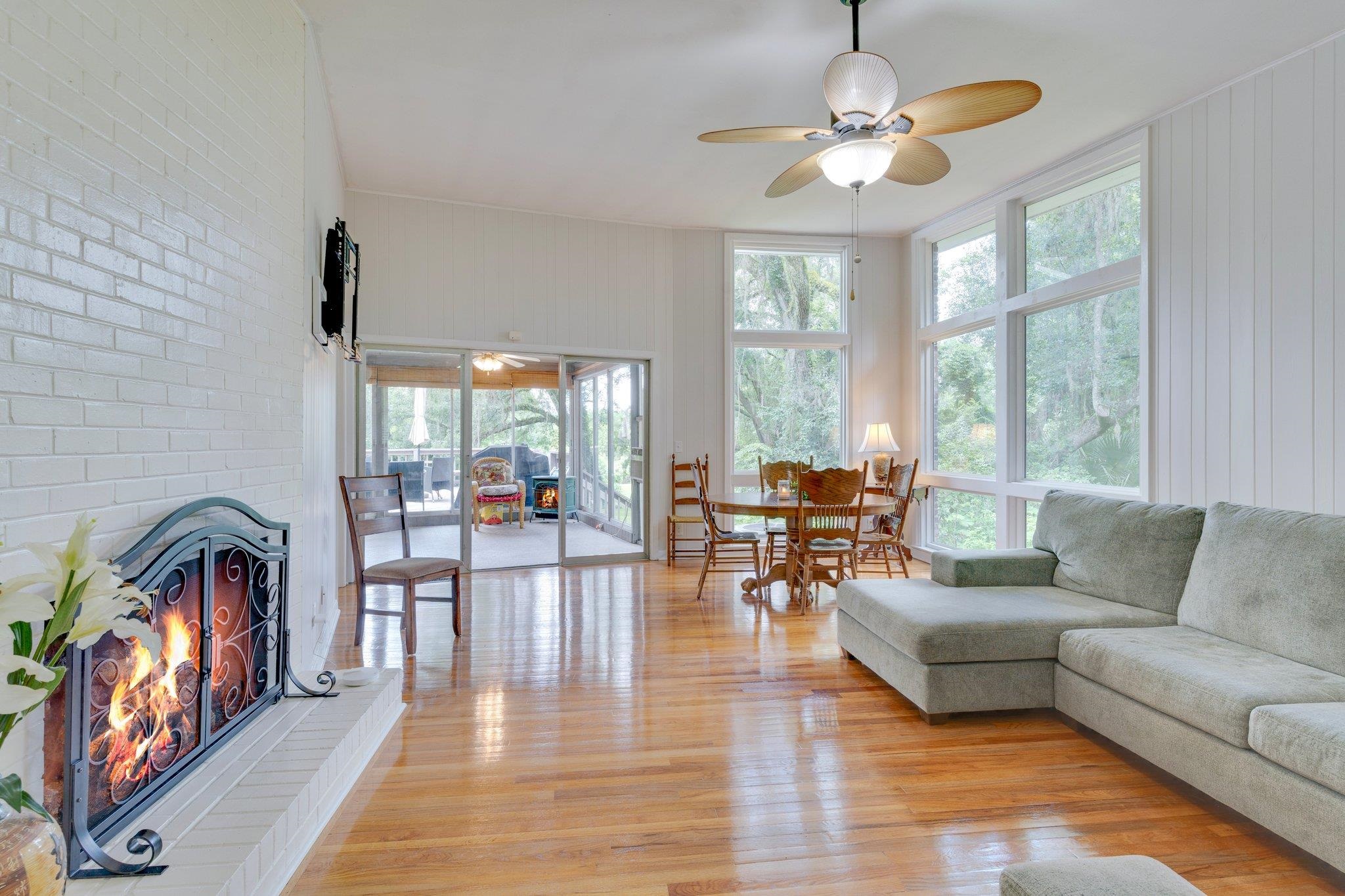 3216 Lakeshore Drive