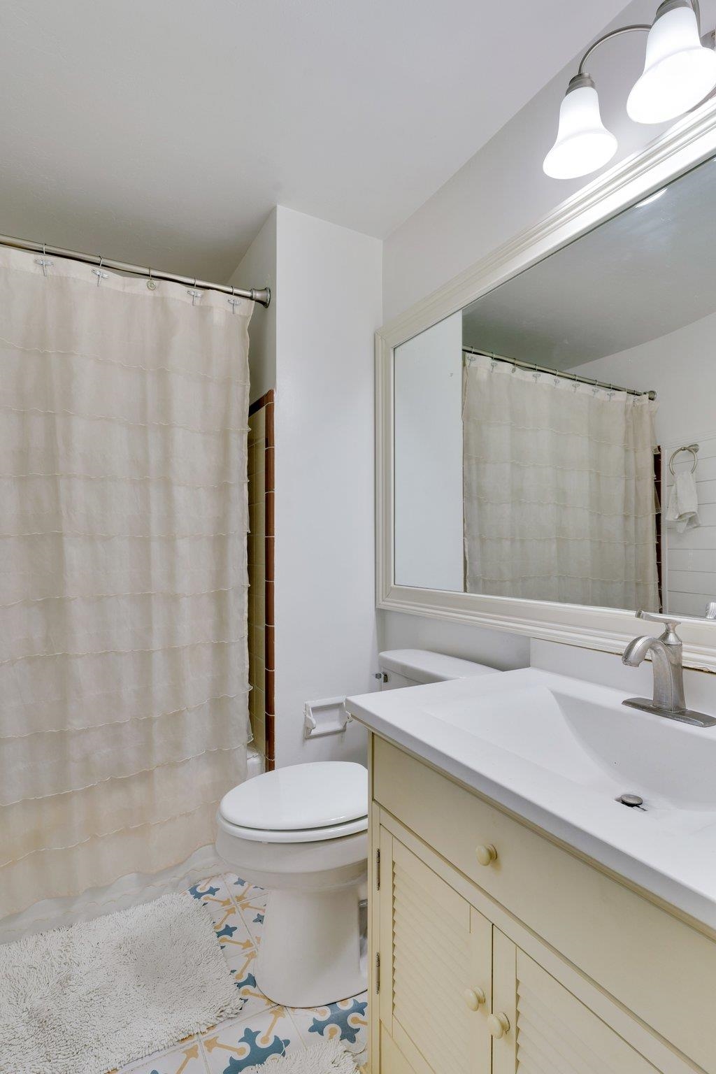 3216 Lakeshore Drive