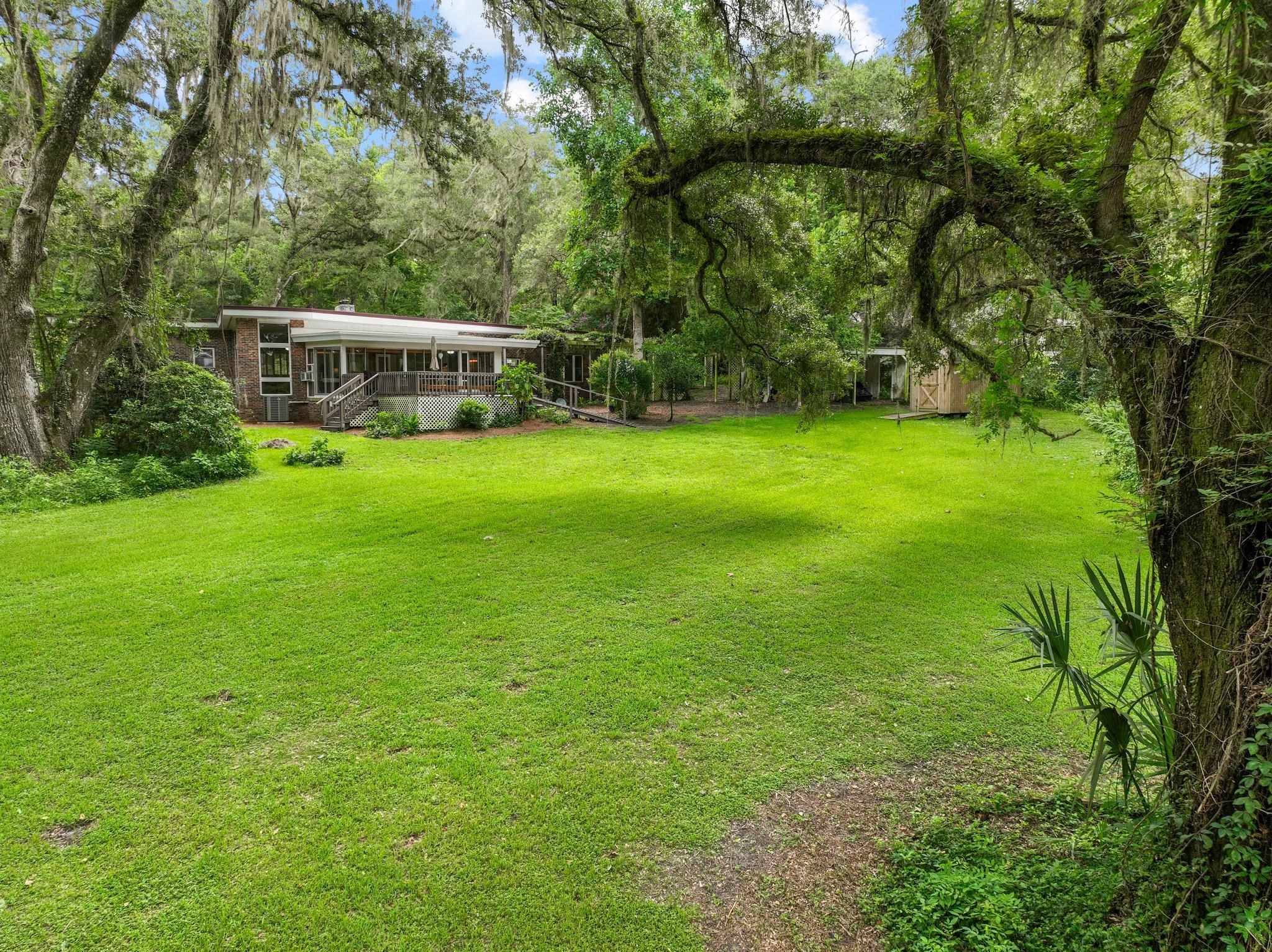 3216 Lakeshore Drive