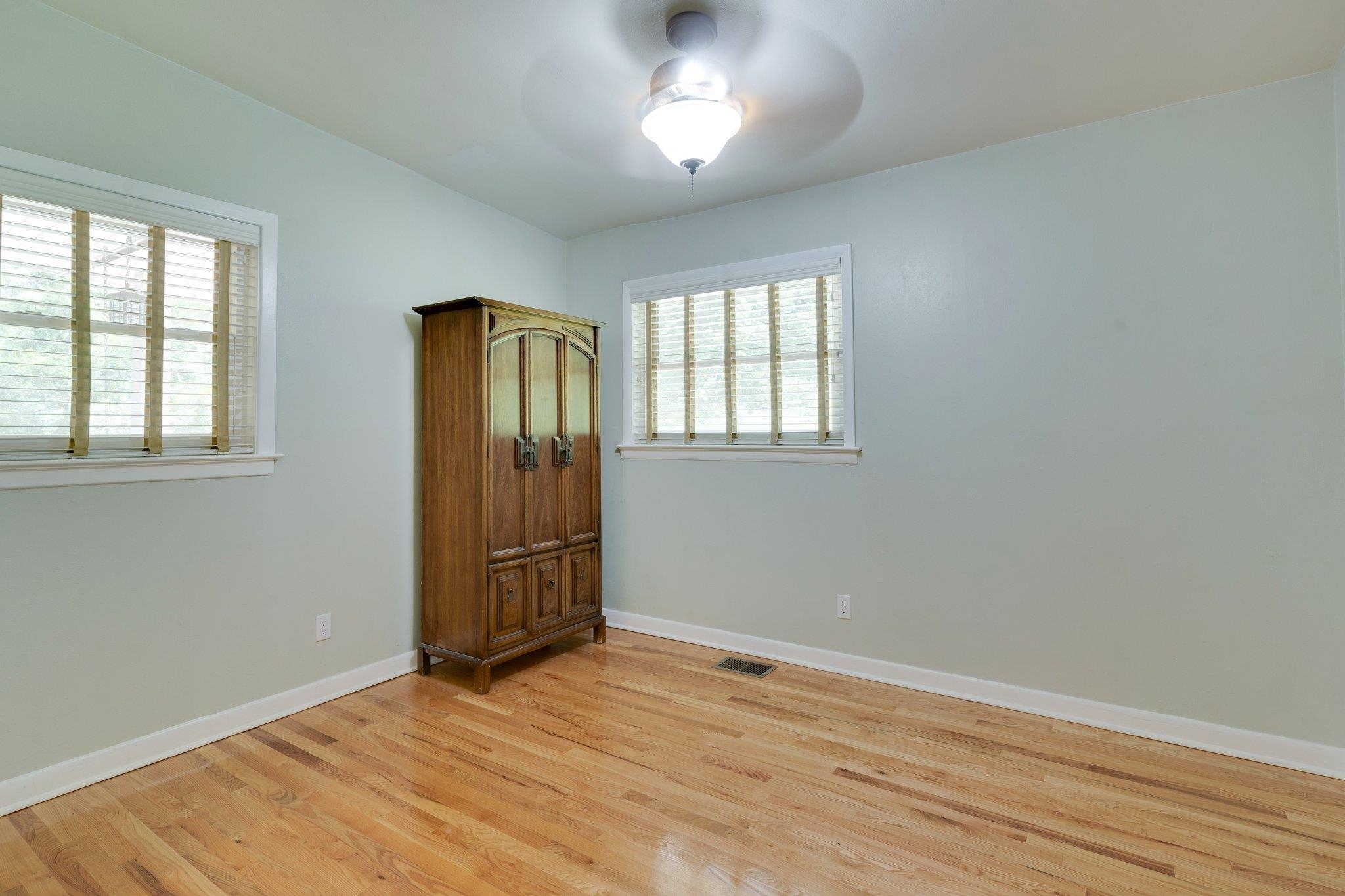 3216 Lakeshore Drive