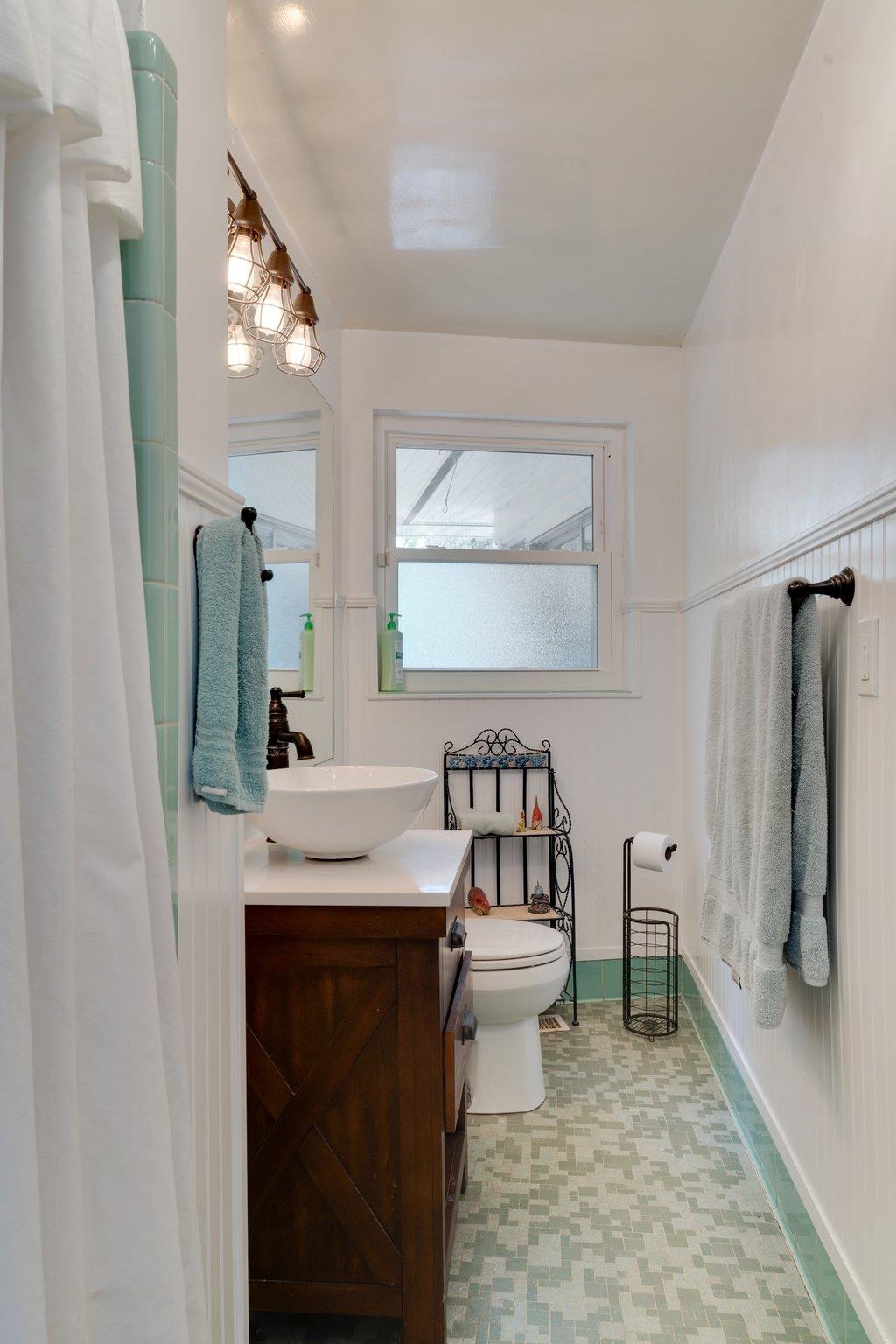 3216 Lakeshore Drive